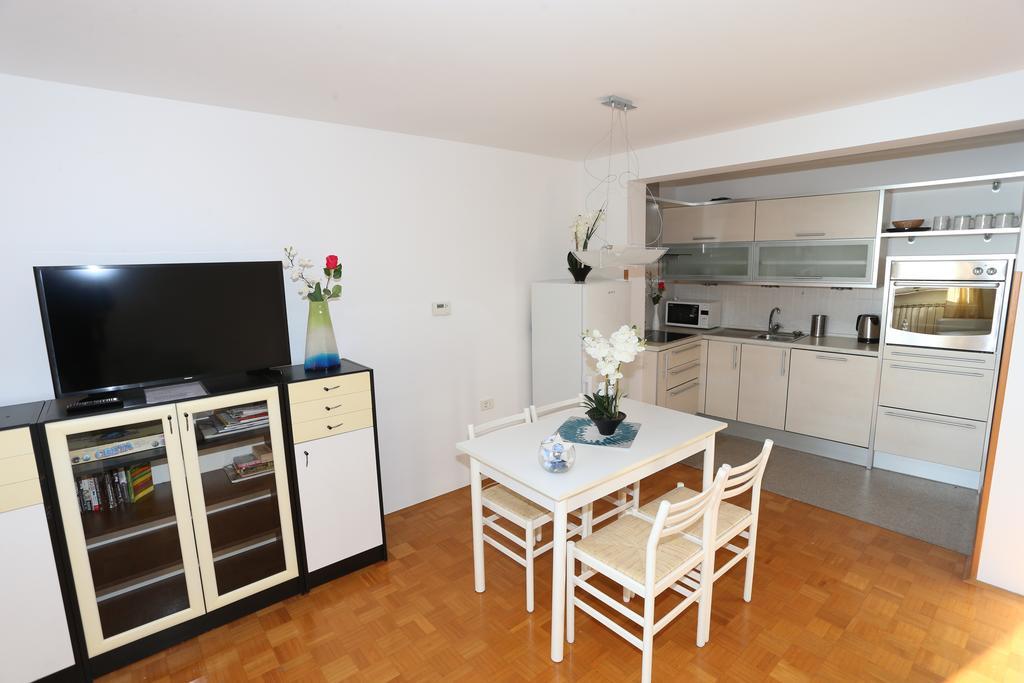 Allure Apartments Пиран Экстерьер фото